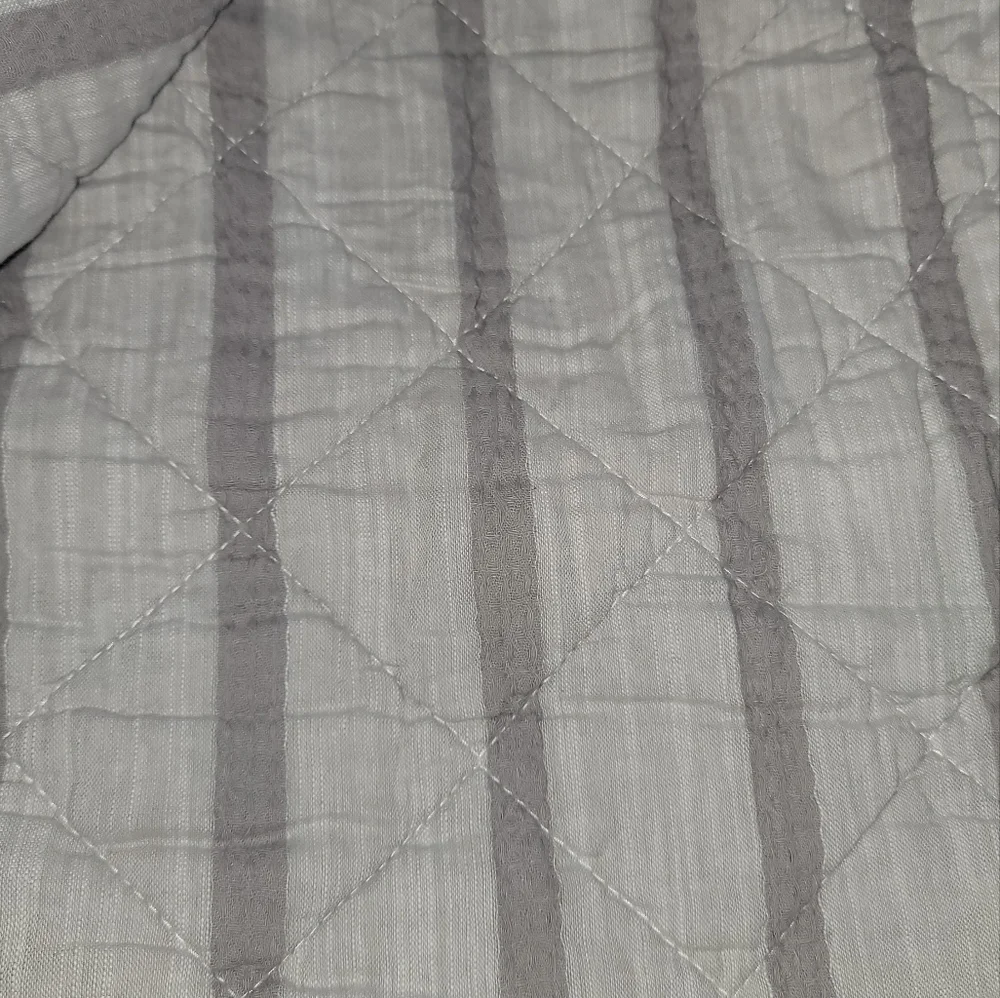 New King Cotton Quilt Rachel Zoe 106" x 92" Grey - Picture 4 of 12